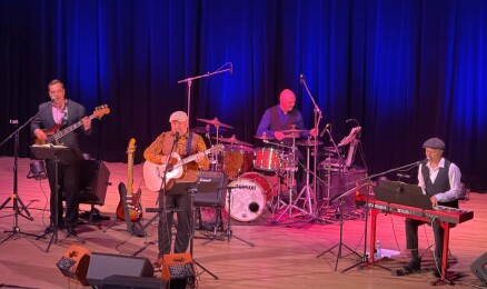 Beznadějně vyprodaný koncert Davida Uličníka posluchače potěšil