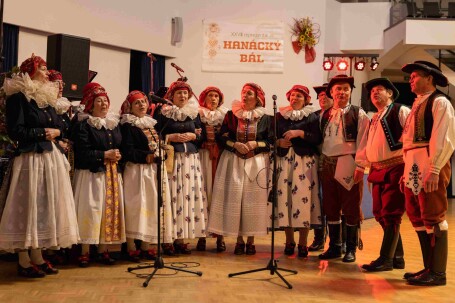 Týnečáci - Vánoční pásmo v Husově sboru ve Velkém Týnci